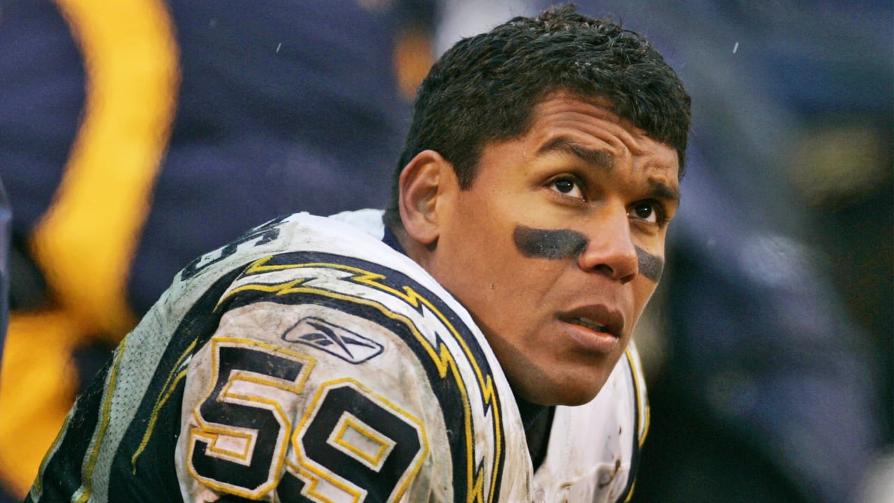 USAA - ‪Former @Chargers All-Pro Linebacker Donnie Edwards‬