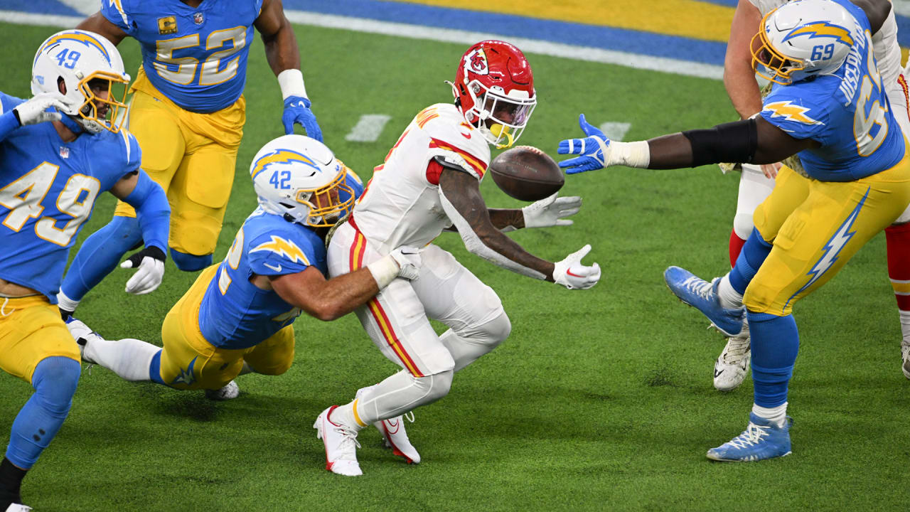 Los Angeles Chargers linebacker Troy Reeder (42) against the Kansas City  Chiefs in an NFL football game, Sunday, Nov. 20, 2022, in Inglewood, Calif.  Chiefs won 30-27. (AP Photo/Jeff Lewis Stock Photo - Alamy