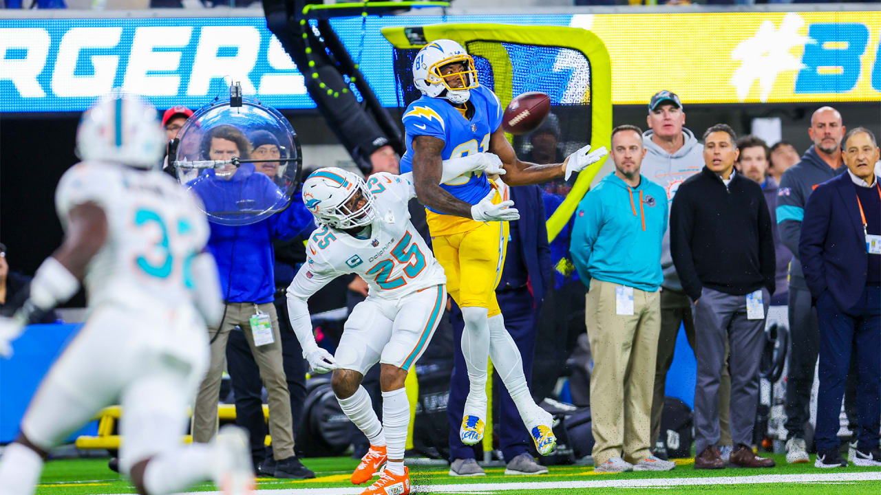 Highlights: Mike Williams Absolutely Mosses Xavien Howard for 23-Yard  Sideline Catch