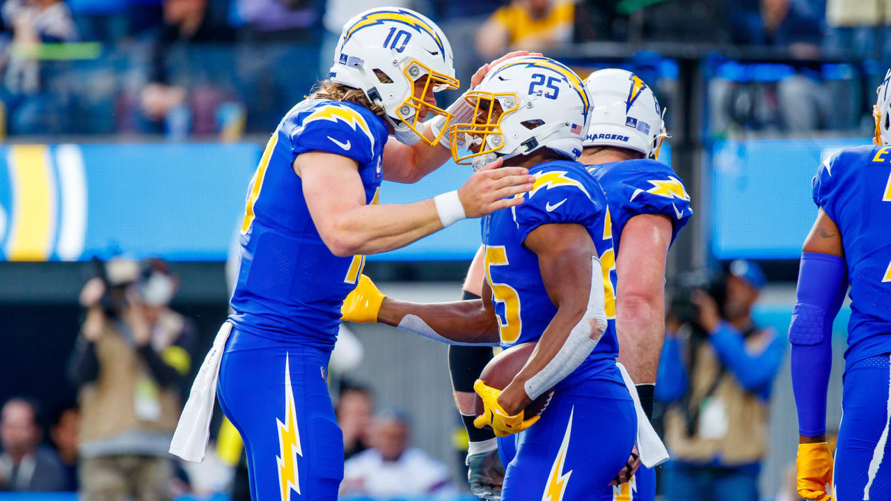 Chargers News: Corey Linsley tops Bolts' OL in 2022 recap - Bolts