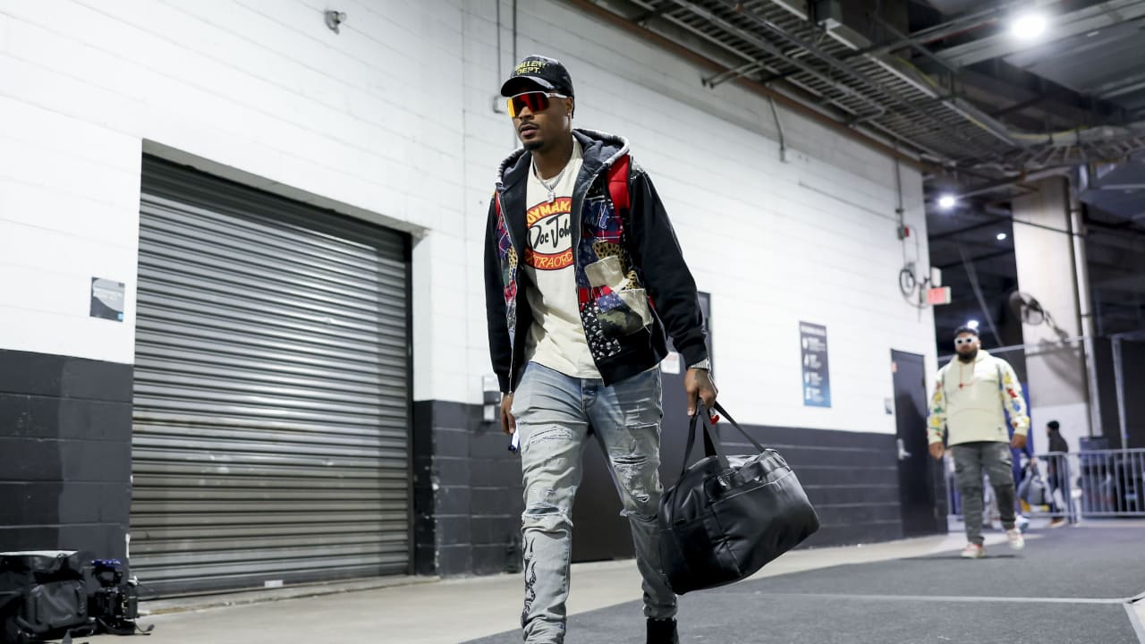 Photos Bolts Arrive for Wild Card Weekend Game in Jacksonville