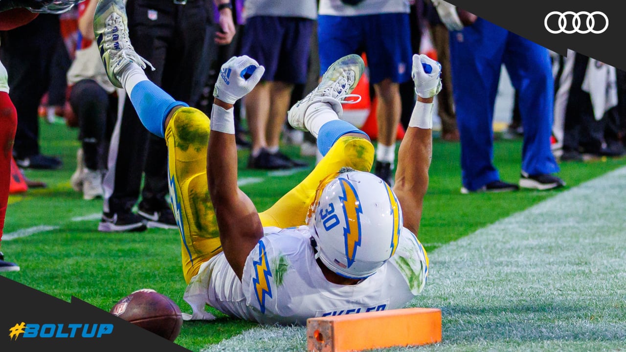 Chargers vs. Raiders, live updates: Bolts lead big at halftime