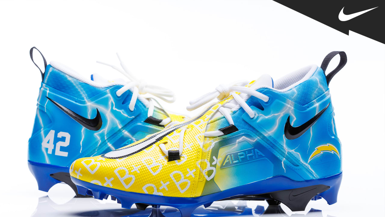 I Customized my FOOTBALL CLEATS!! (Nike Untouchable 3) 