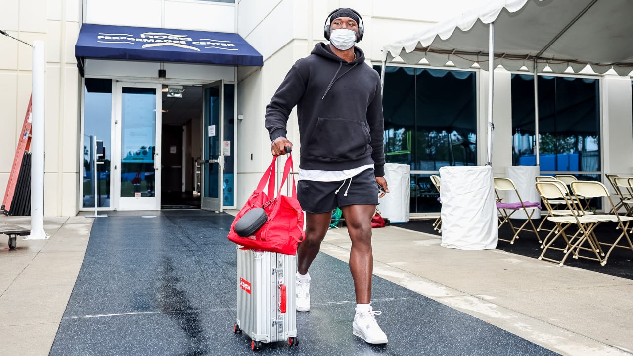 Photos Bolts Head to Houston for Week 16