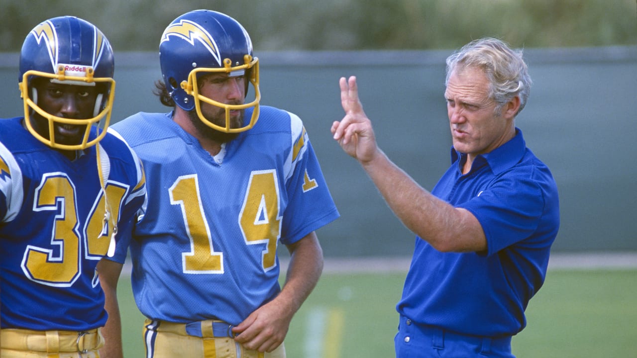 San Diego Chargers: Dan Fouts 4