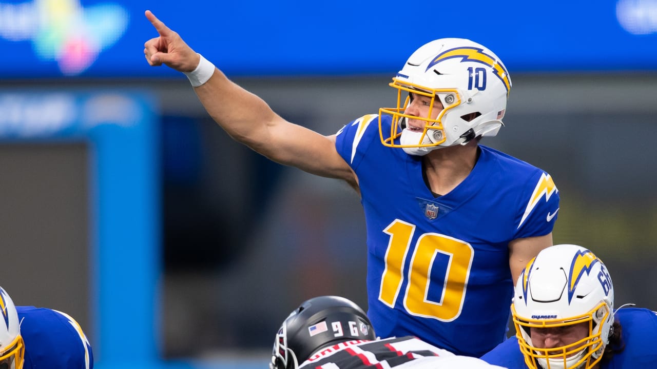 Chargers News: Justin Herbert wins 2020 AP NFL Offensive Rookie of the Year  - Bolts From The Blue