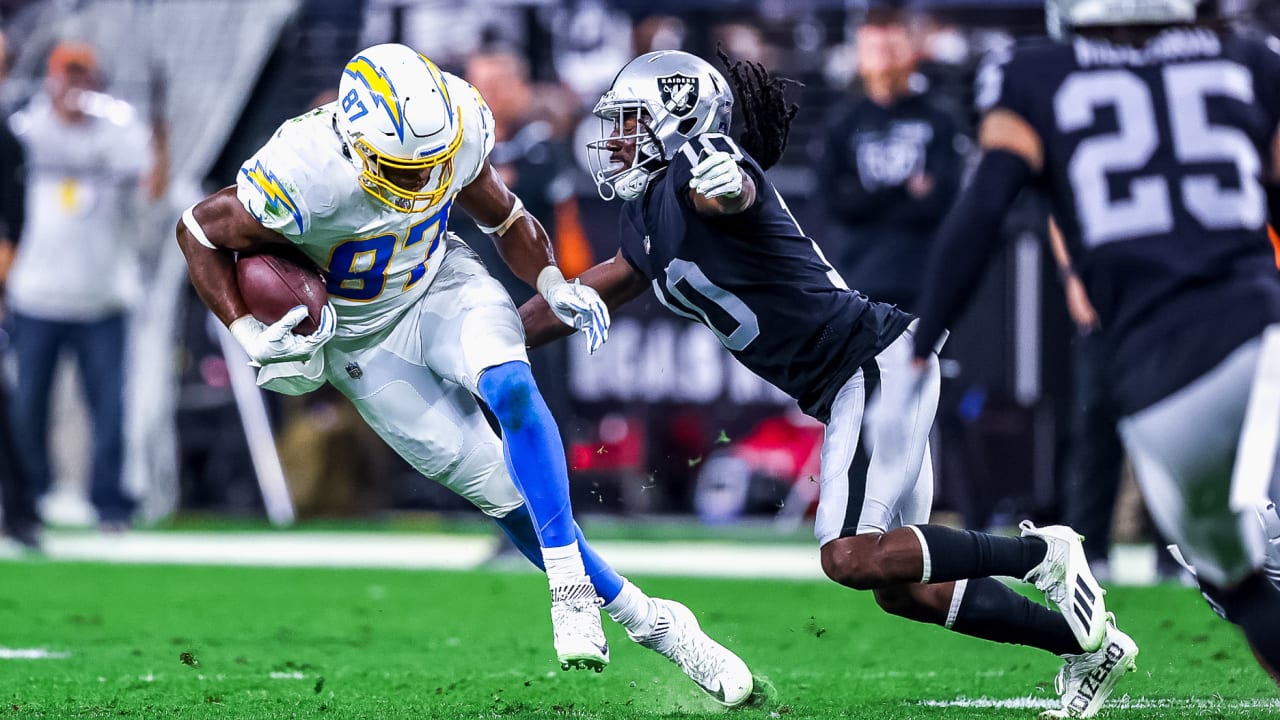 Los Angeles Chargers 32-35 Las Vegas Raiders: Daniel Carlson kicks