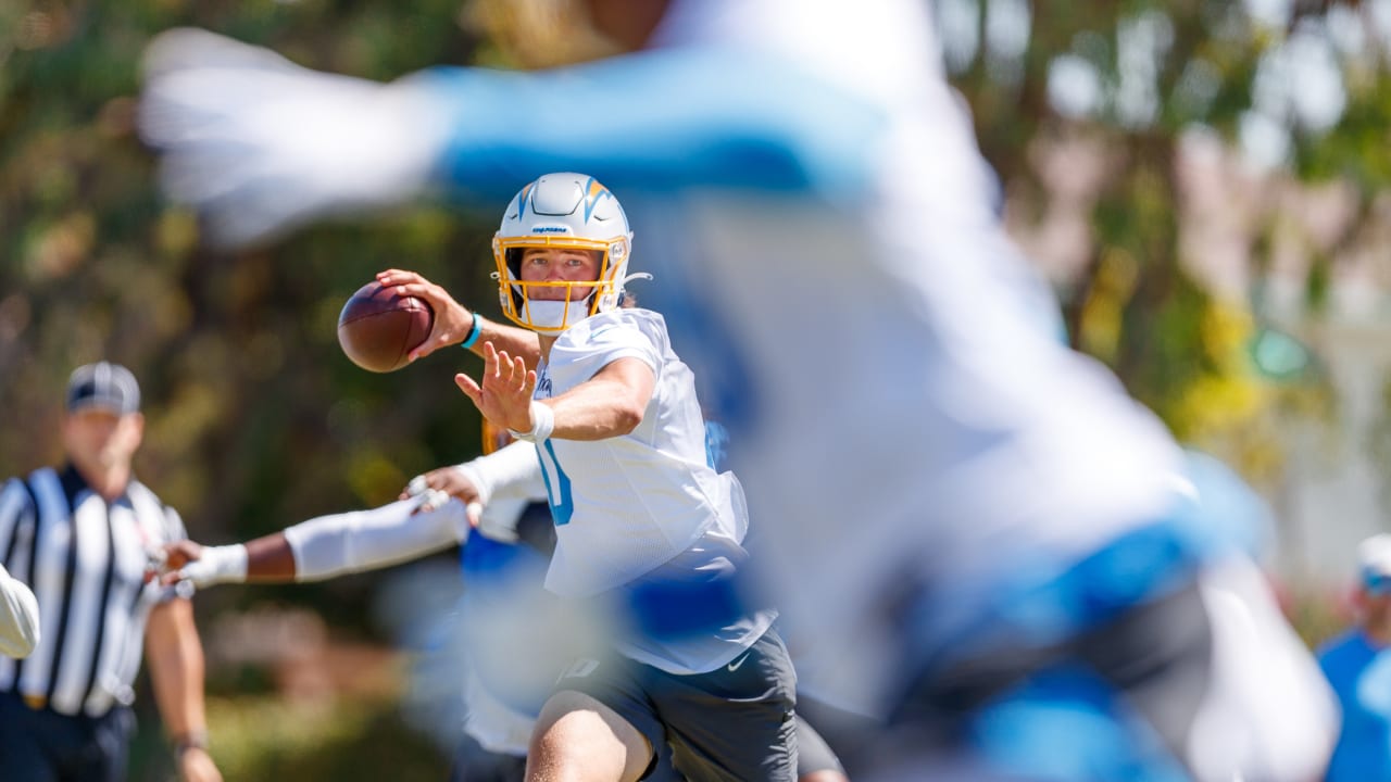 Chargers Injury: Justin Herbert enters blue tent holding left hand - Bolts  From The Blue