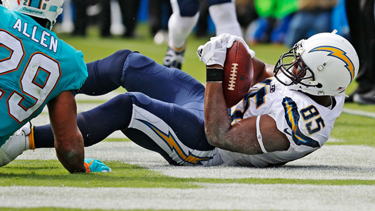 16 September 2007: Chargers Running Back LaDainian Tomlinson (21) with a  second quarter carry at the New England Patriots 38 to 14 win over the San  Diego Chargers at Gillette Stadium in