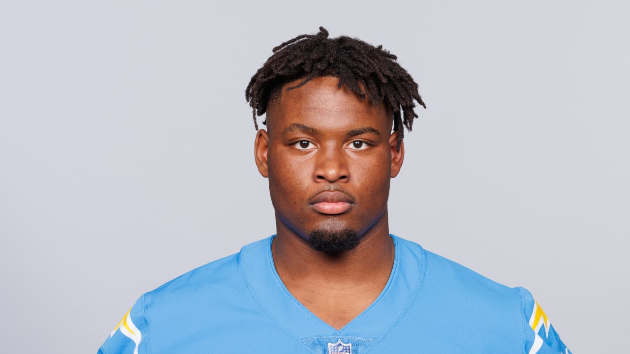 Chargers sign first-round pick guard Zion Johnson