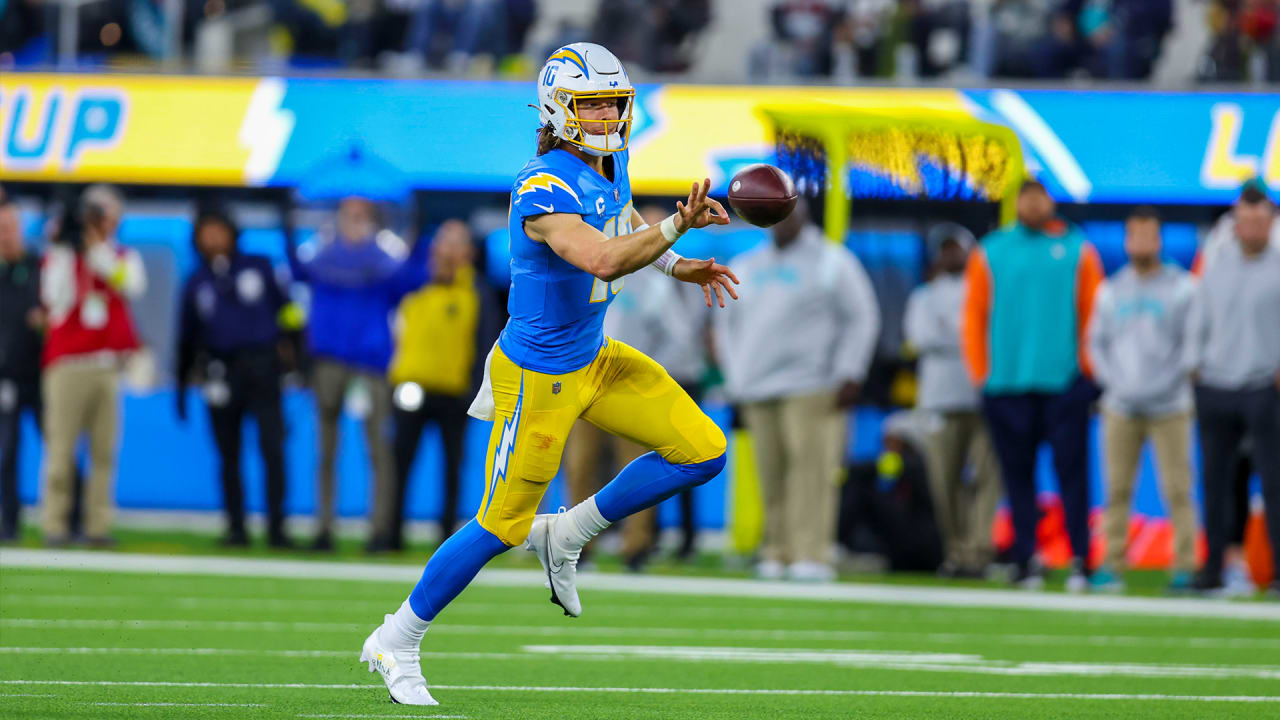 Herbert, Chargers keep Vikings winless, pulling out a 28-24 victory sealed  by late pick in end zone - ABC News