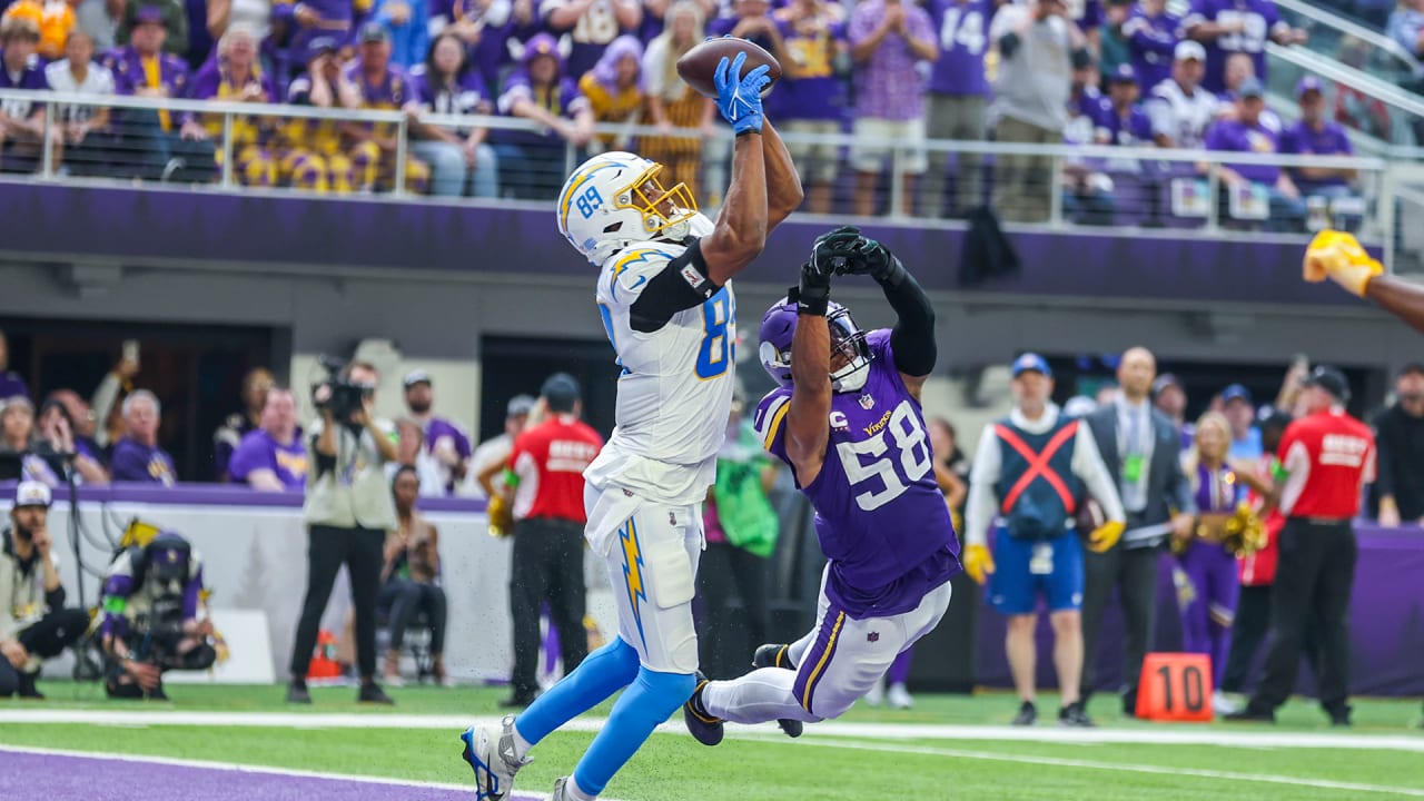 Can't-Miss Play: Los Angeles Chargers quarterback Justin Herbert's 51-yard  bomb to wide receiver Joshua Palmer seals win vs. Raiders