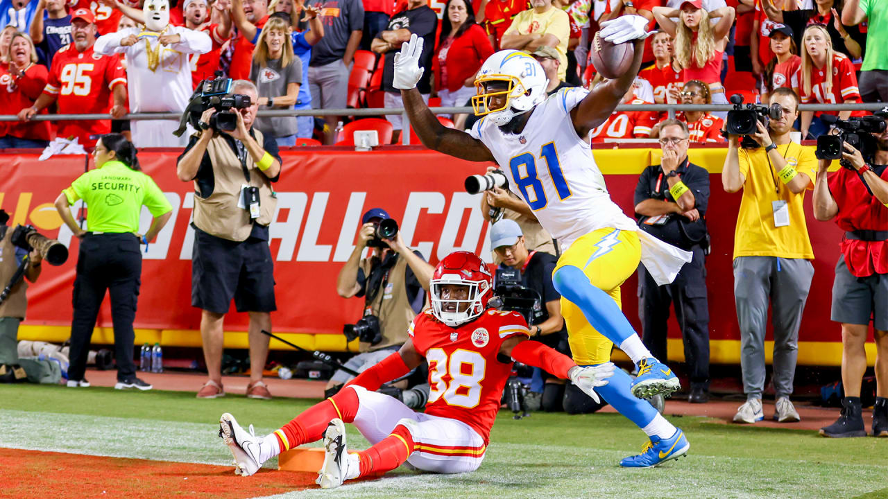 Los Angeles Chargers wide receiver Mike Williams (81) makes a catch over  Las Vegas Raiders stro …