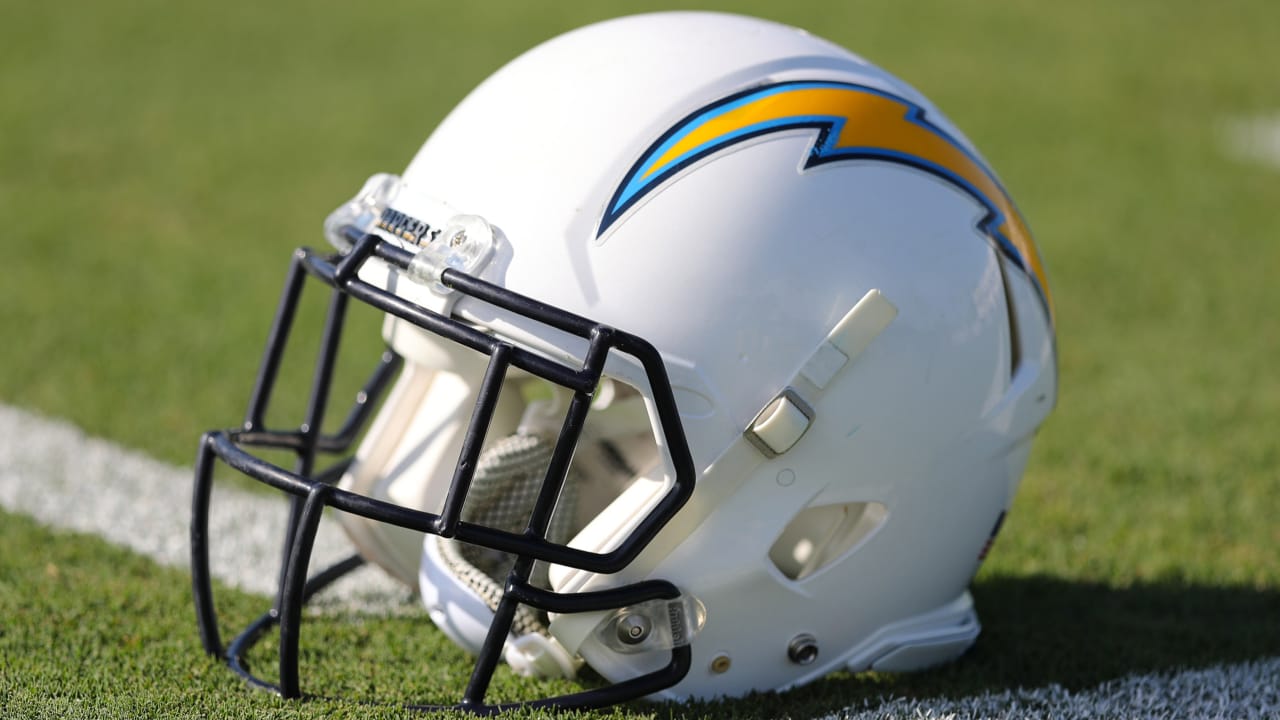 Chargers list TE Hunter Henry as questionable against Patriots