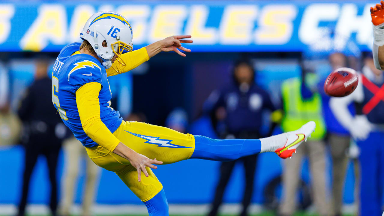 More than just a big leg, Packers rookie punter JK Scott seems to have what  it takes