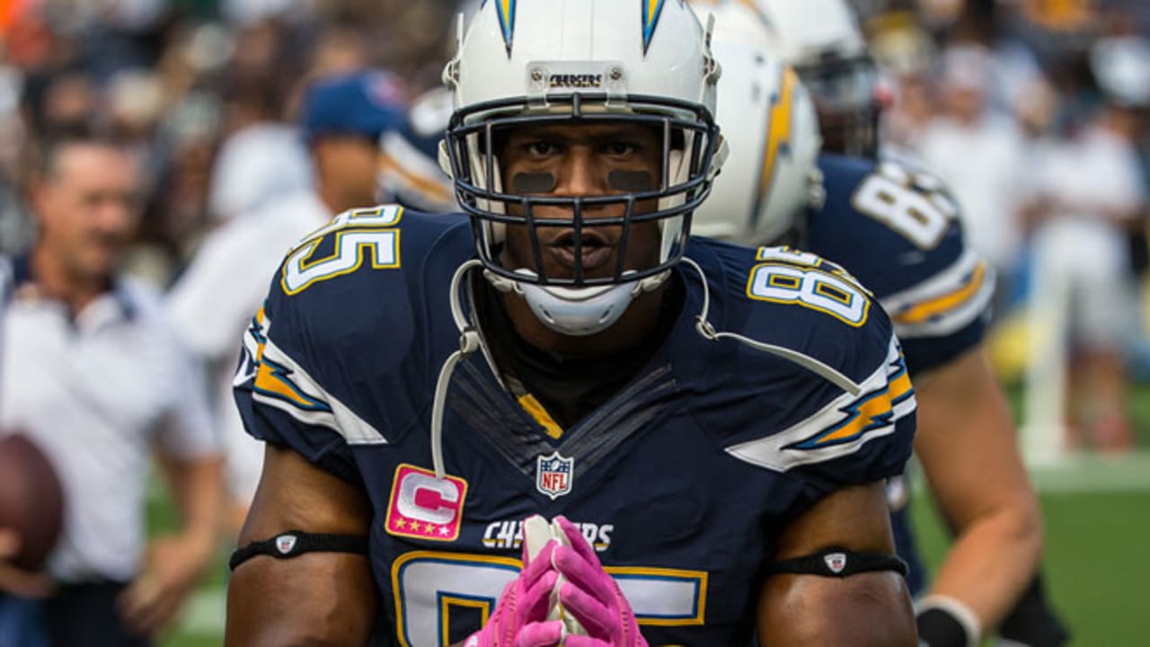 Los Angeles Chargers on X: Powder Blue + Pink = MNF Sweetness.  #BreastCancerAwareness  / X