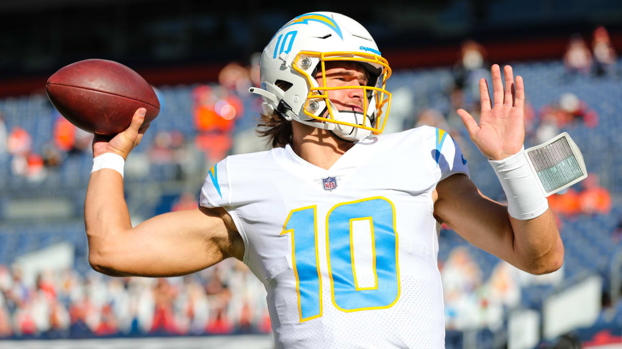 Can't-Miss Play: Los Angeles Chargers quarterback Justin Herbert's 51-yard  bomb to wide receiver Joshua Palmer seals win vs. Raiders