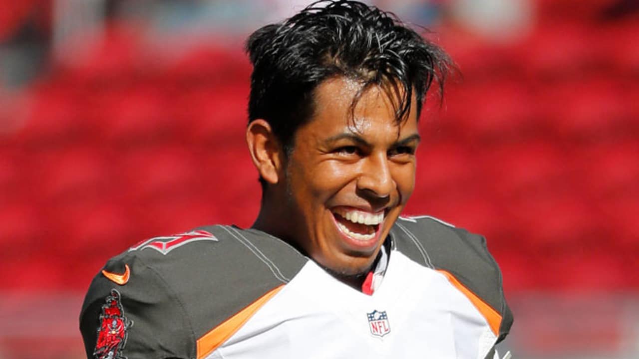 Chicago Bears claim Roberto Aguayo via waivers