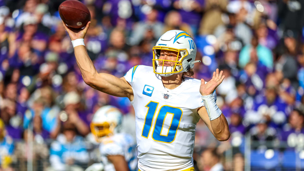 Can't-Miss Play: Los Angeles Chargers quarterback Justin Herbert's 51-yard  bomb to wide receiver Joshua Palmer seals win vs. Raiders