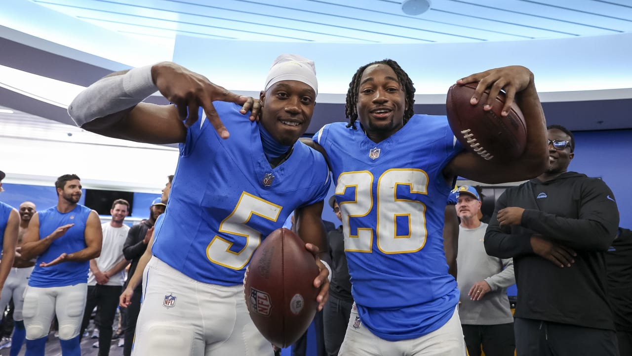 Photos: Bolts Celebrate Week 1 Victory Over Raiders