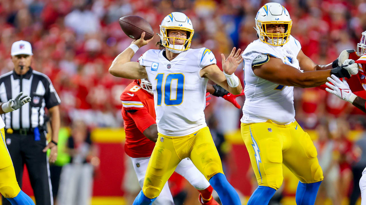 Can't-Miss Play: Los Angeles Chargers quarterback Justin Herbert's 51-yard  bomb to wide receiver Joshua Palmer seals win vs. Raiders