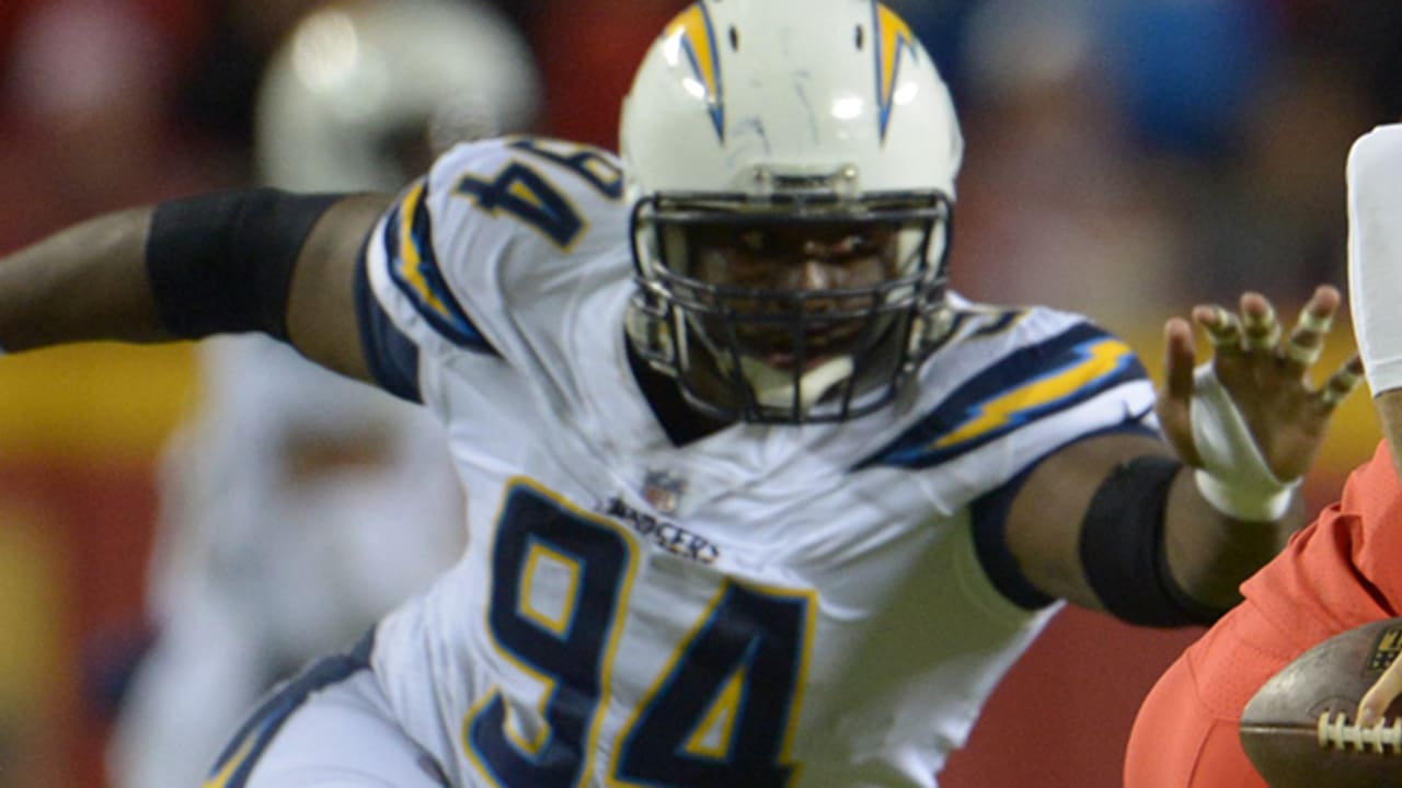 Los Angeles Chargers tight end Antonio Gates (85) makes a touchdown catch  in front of Kansas City Chiefs linebacker Derrick Johnson (56) during the  second half of an NFL football game in