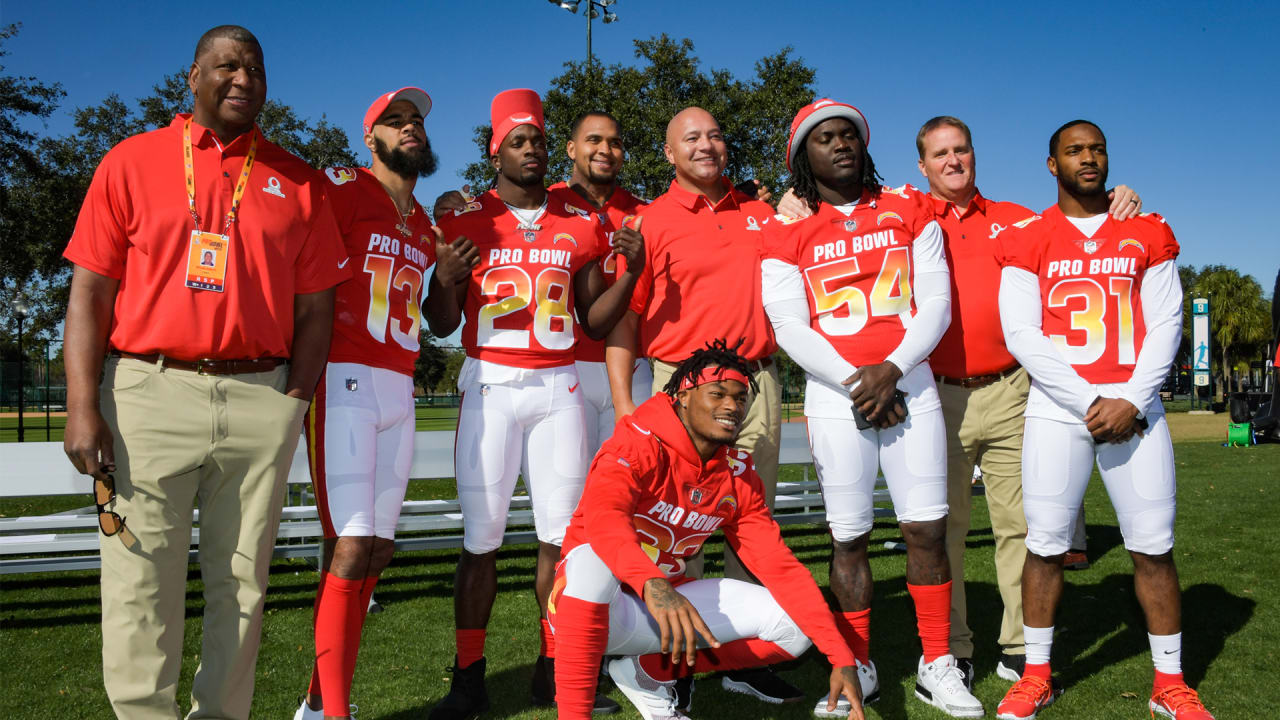 Bolts Take Pro Bowl Team Picture Day