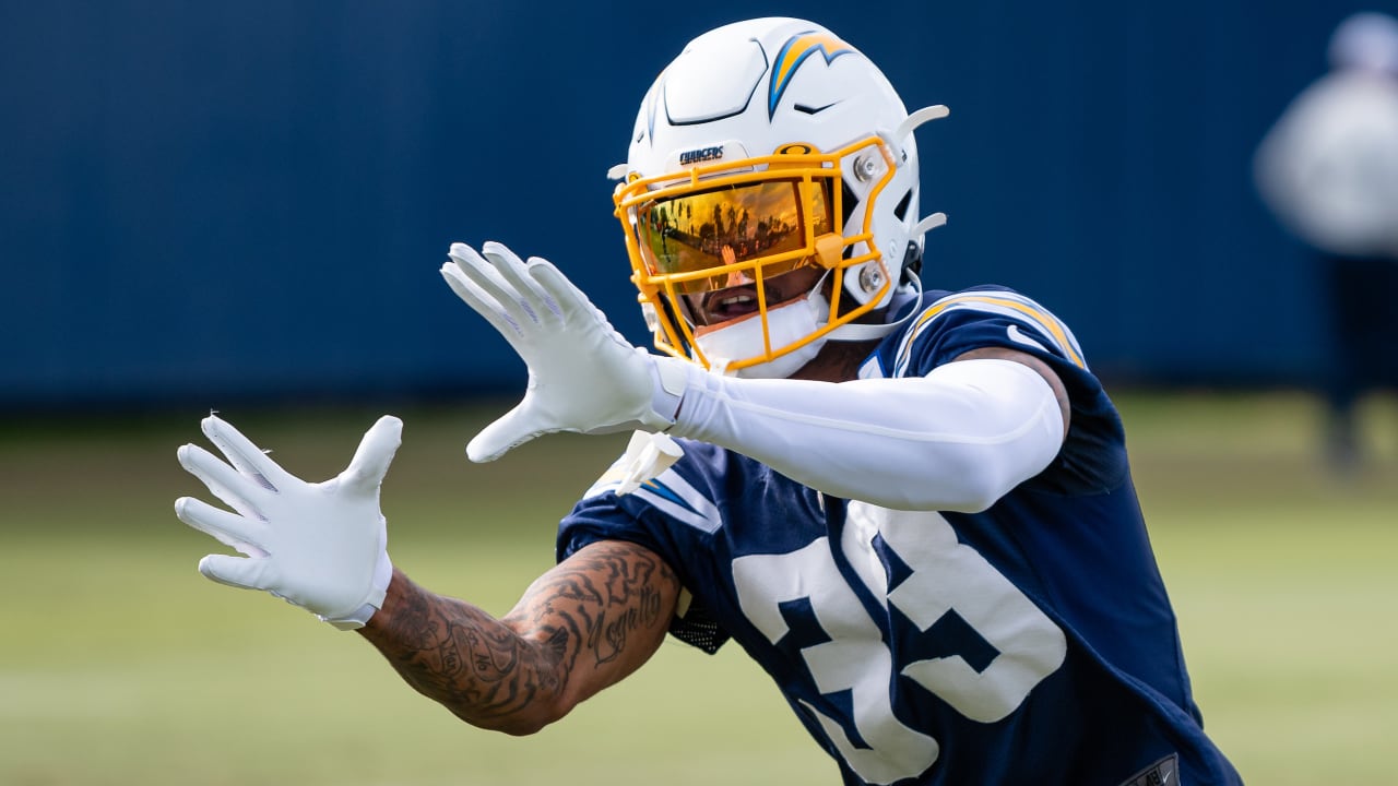 Chargers News: NFL, NFLPA approves first-ever position-specific helmets -  Bolts From The Blue