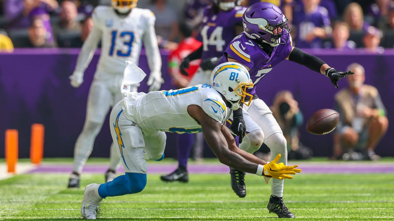 Can't-Miss Play: Los Angeles Chargers quarterback Justin Herbert's 51-yard  bomb to wide receiver Joshua Palmer seals win vs. Raiders