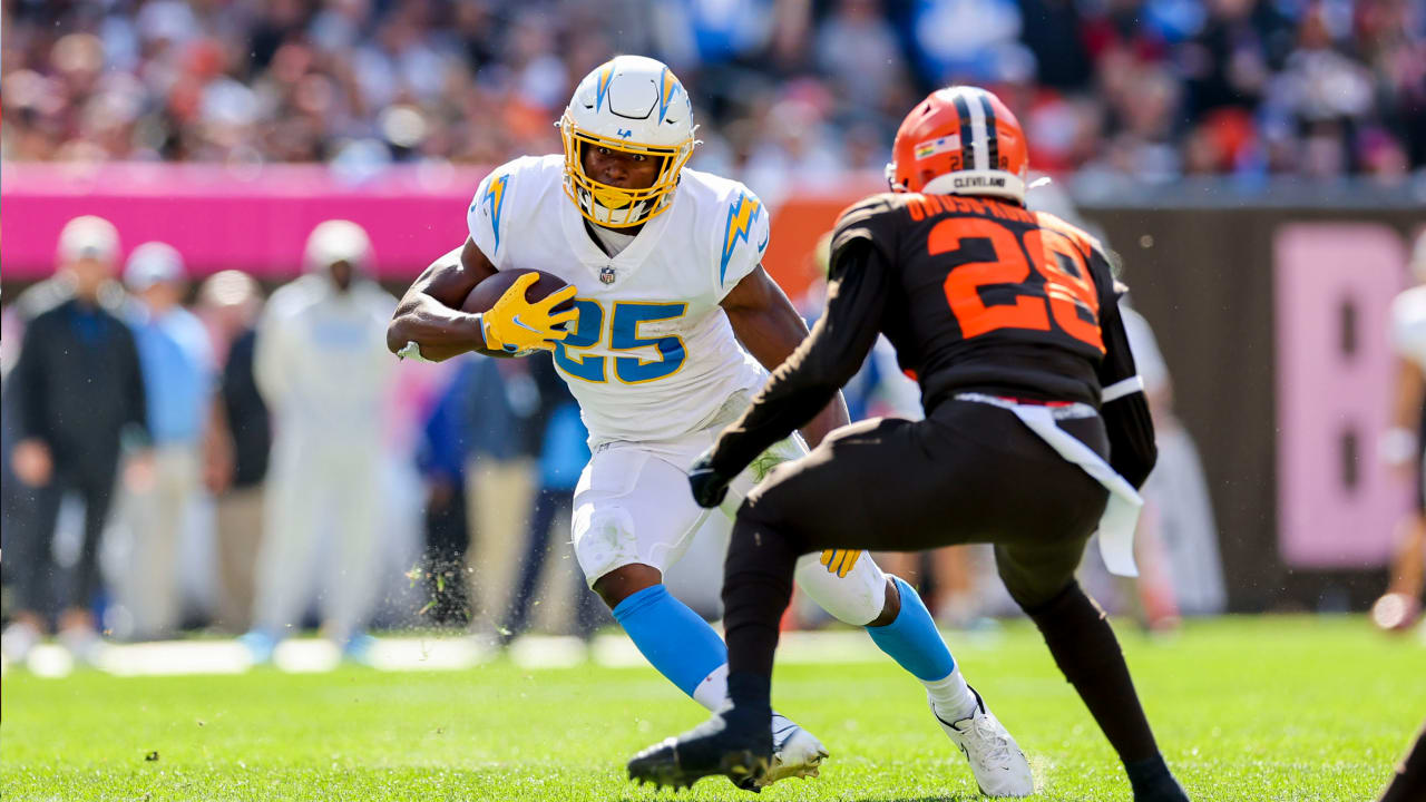 Chargers running back Joshua Kelley scrambles in the second quarter News  Photo - Getty Images