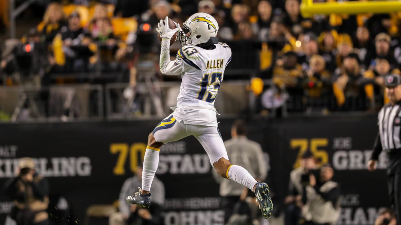 Keenan Allen Breaks Tackle on Third-Down Catch