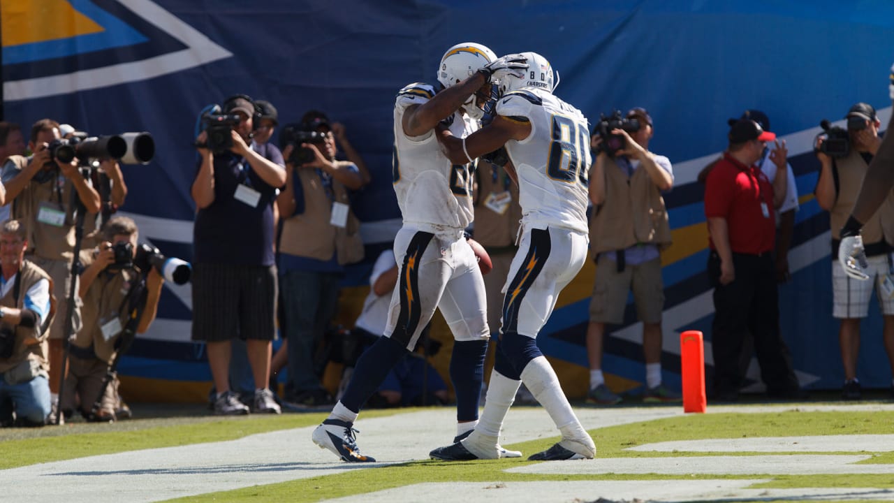 Rosario has 3 TD catches in Bolts' 38-10 win over the Tennessee Titans