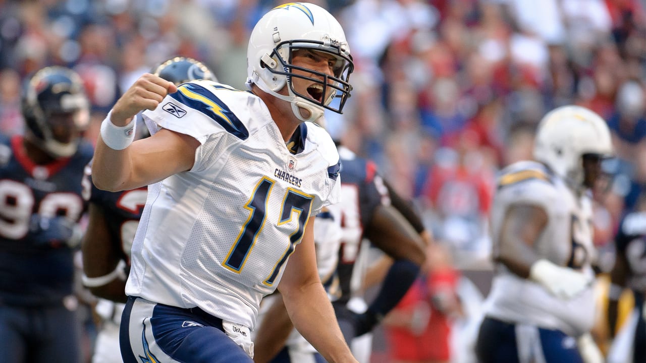 Chargers' Justin Herbert does things that Philip Rivers never did