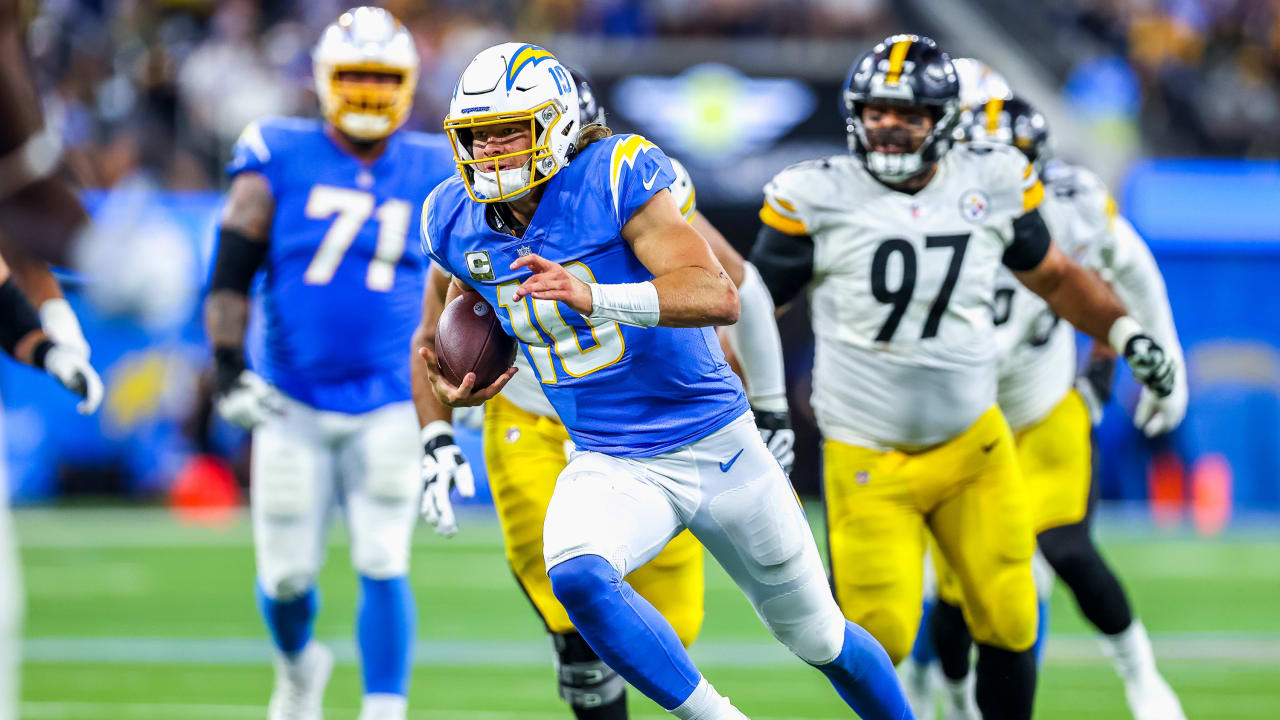 Can't-Miss Play: Los Angeles Chargers quarterback Justin Herbert's 51-yard  bomb to wide receiver Joshua Palmer seals win vs. Raiders