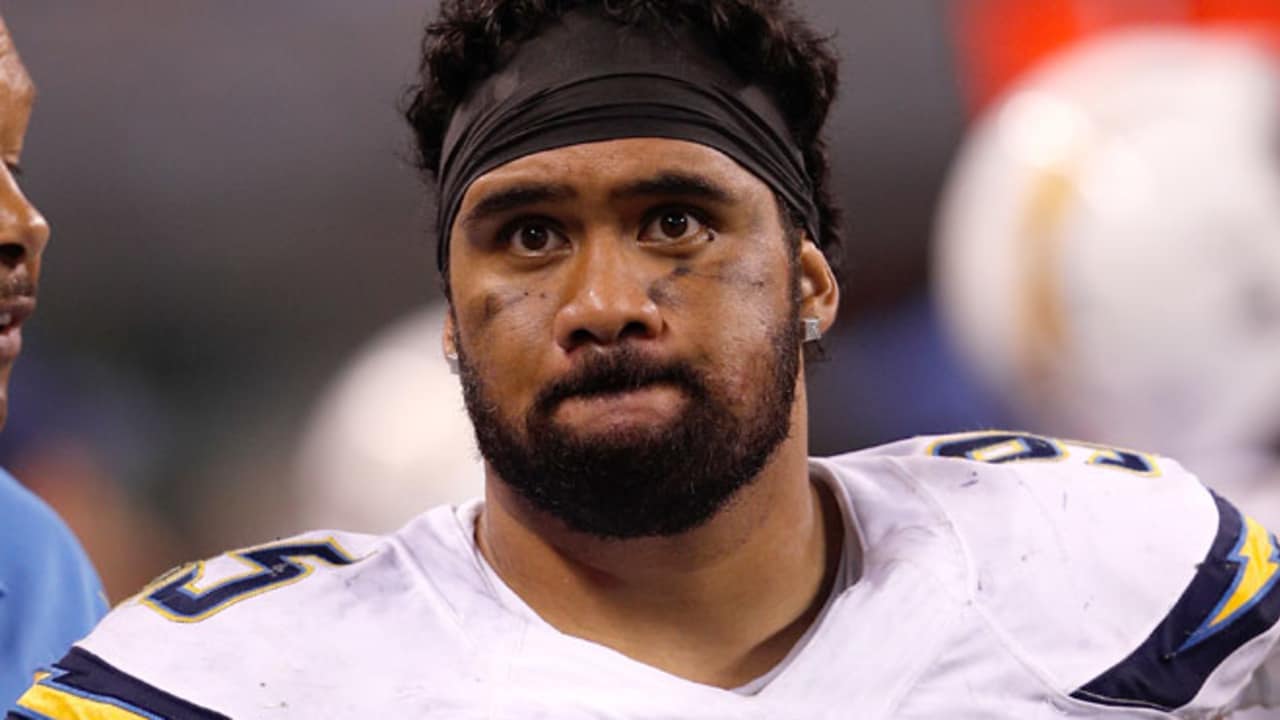 Chargers re-sign DE Tenny Palepoi for one year – Daily News