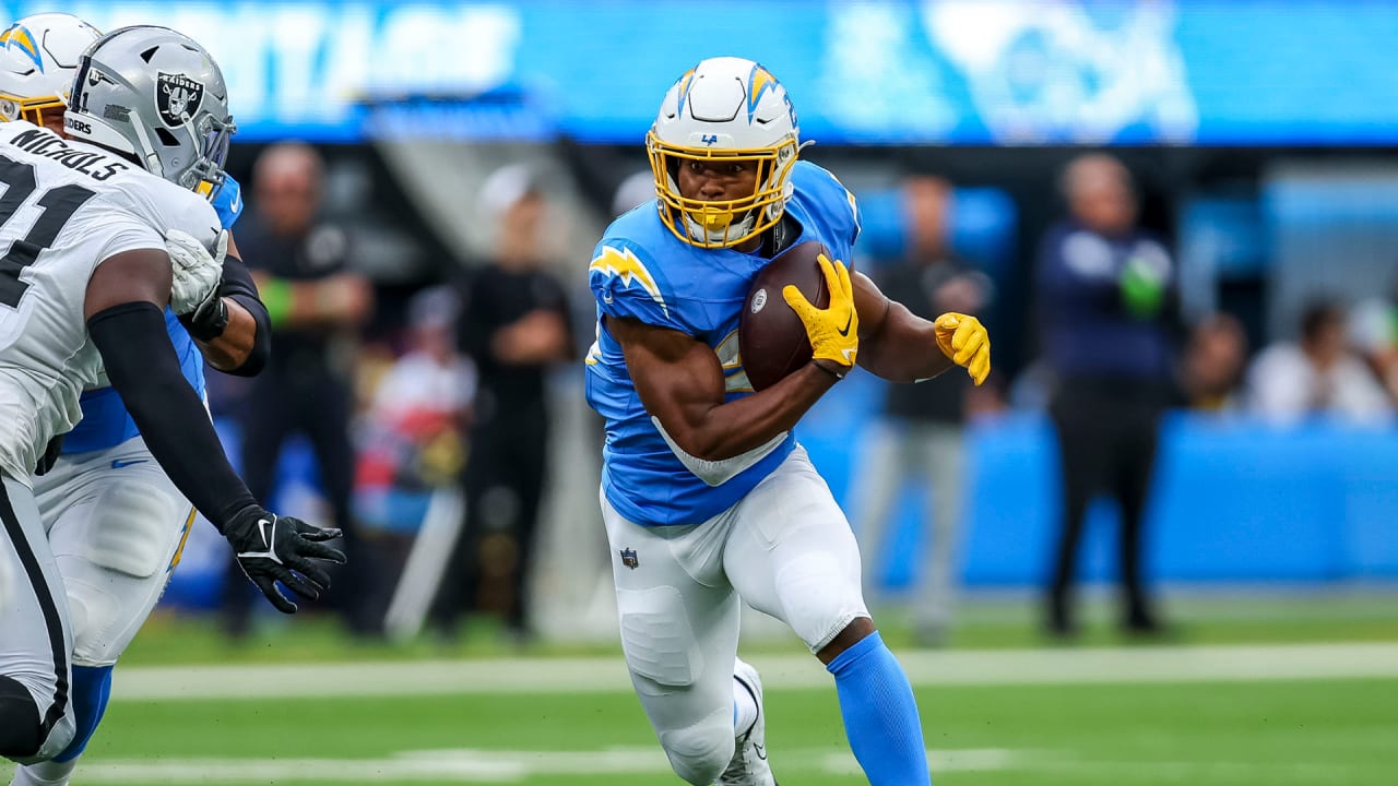 Los Angeles Chargers running back Joshua Kelley plows through pileup for  ferocious 22-yard pickup