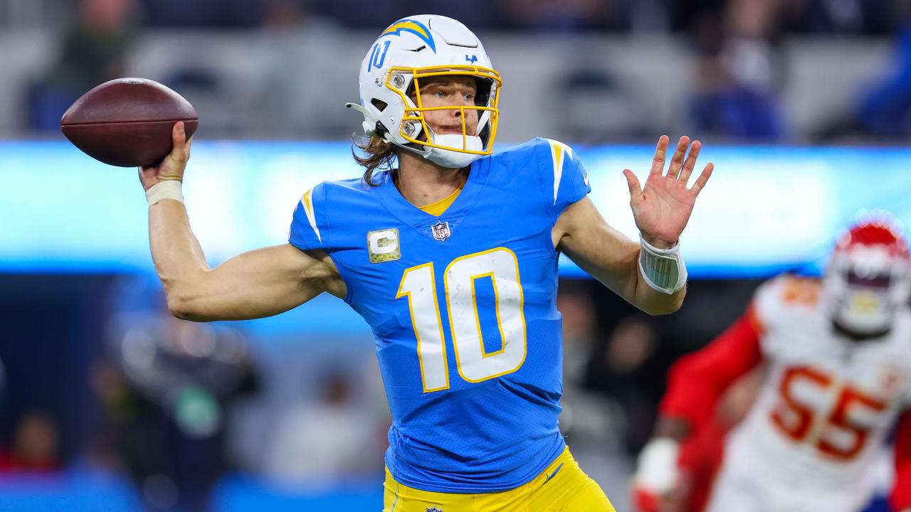 Justin Herbert's dart sets up game-winning field goal as Chargers top Titans