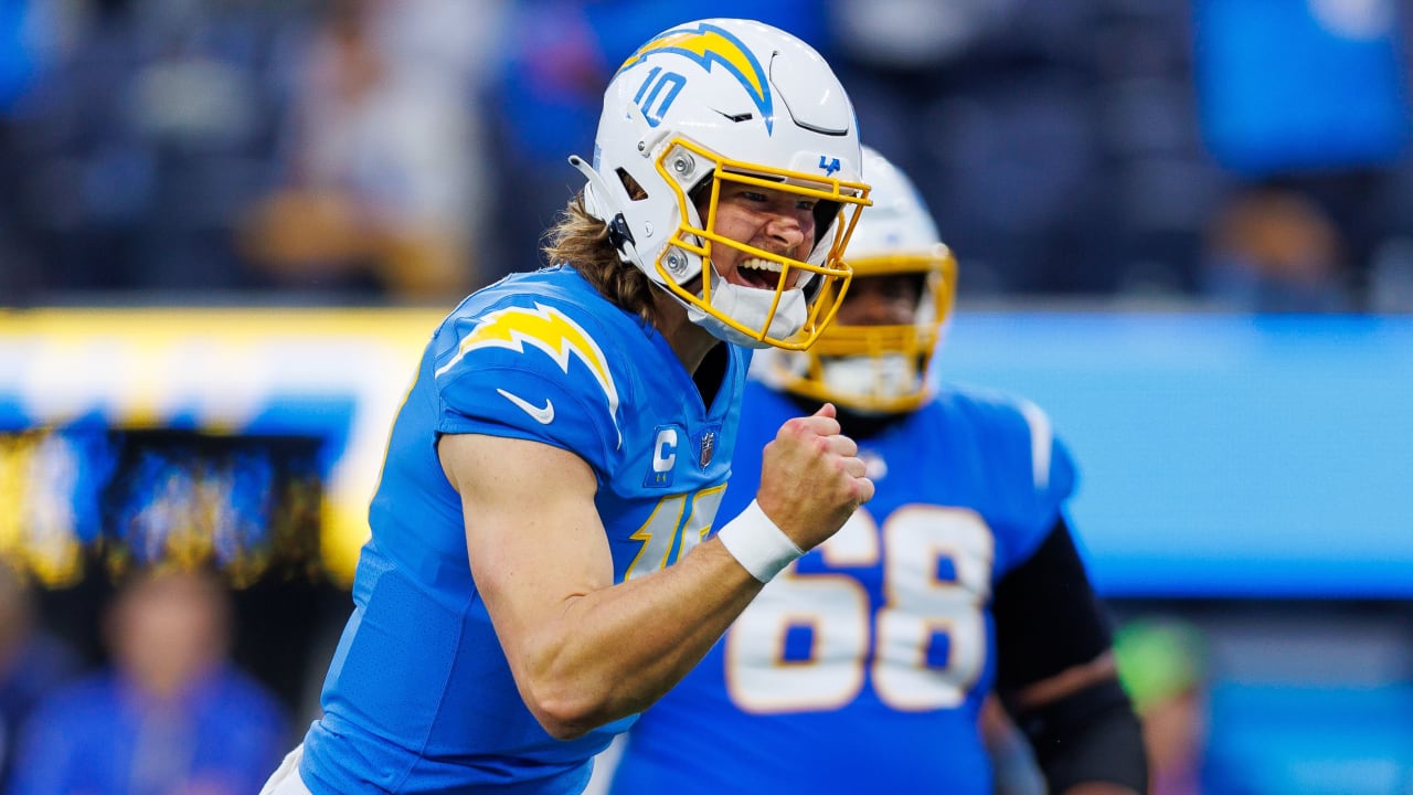 ClutchPoints on X: Justin Herbert will be going to the NFL playoffs for  the first time in his young career⚡️ Could the Chargers make a run in the  playoffs? 