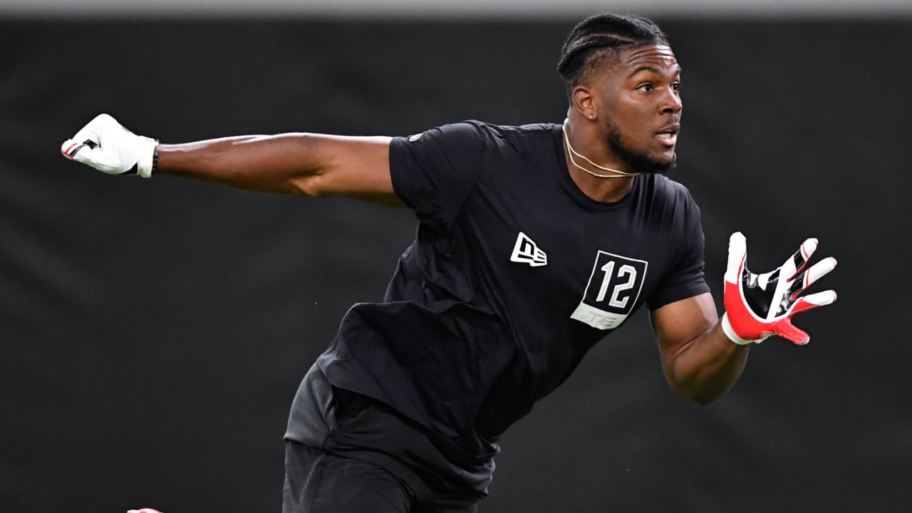 Los Angeles Chargers tight end Tre' McKitty (88) wears a Jamaica