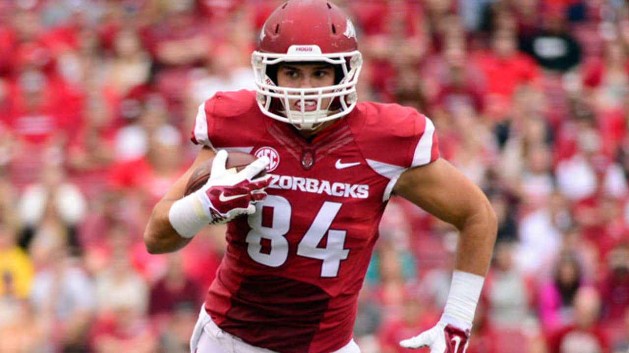 Chargers Draft Dynamic Arkansas Tight End Hunter Henry