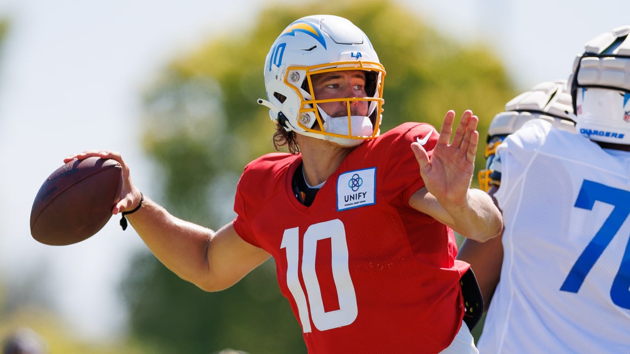 Los Angeles Chargers quarterback Justin Herbert (10) participates in a  drill during the NFL football team's training camp, Saturday, July 29,  2023, in Costa Mesa, Calif. (AP Photo/Ashley Landis Stock Photo - Alamy