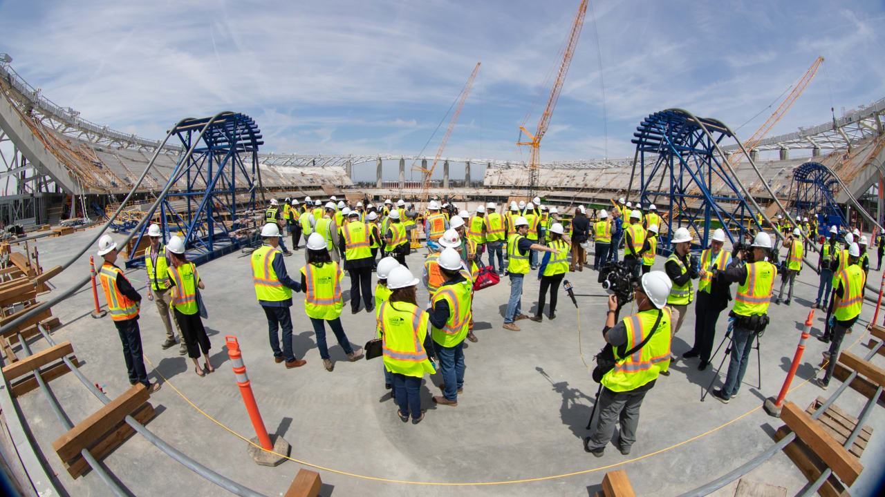 Photos: Bolts Celebrate Canopy Shell Topping Out for the New SoFi Stadium