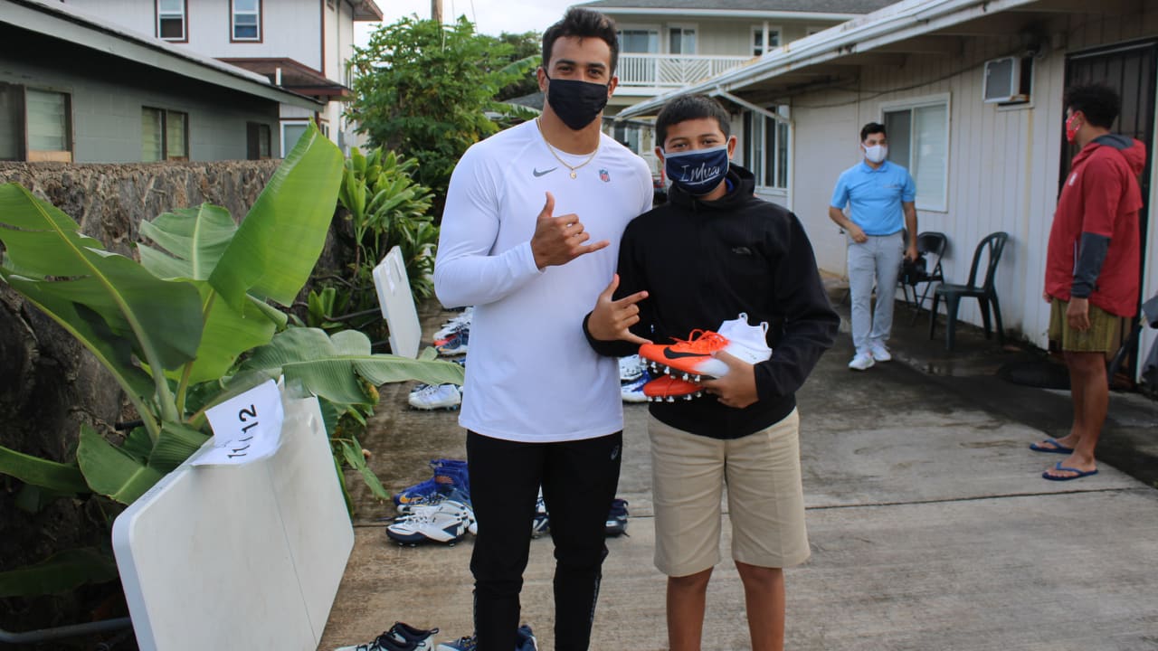 Chargers safety Alohi Gilman gets custom cleats to help the fight