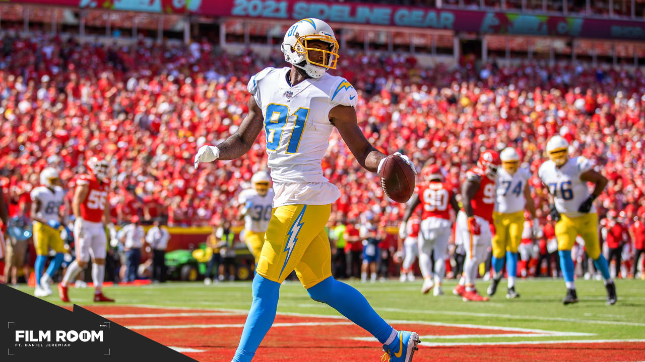 Los Angeles Chargers wide receiver Mike Williams (81) warms ups before an  NFL football game against the Las Vegas Raiders Monday, Oct. 4, 2021, in  Inglewood, Calif. (AP Photo/Kyusung Gong Stock Photo - Alamy