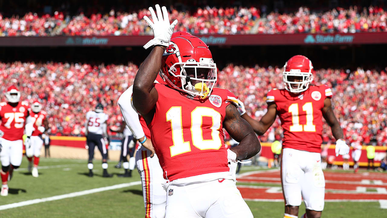 Patrick Mahomes finds Tyreek Hill on the Move for Duo's Second Touchdown Connection