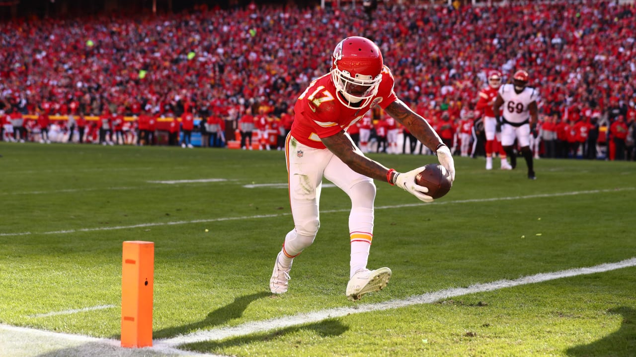 TOUCHDOWN: Mecole Hardman Couldn’t Be More Open to Catch for TD