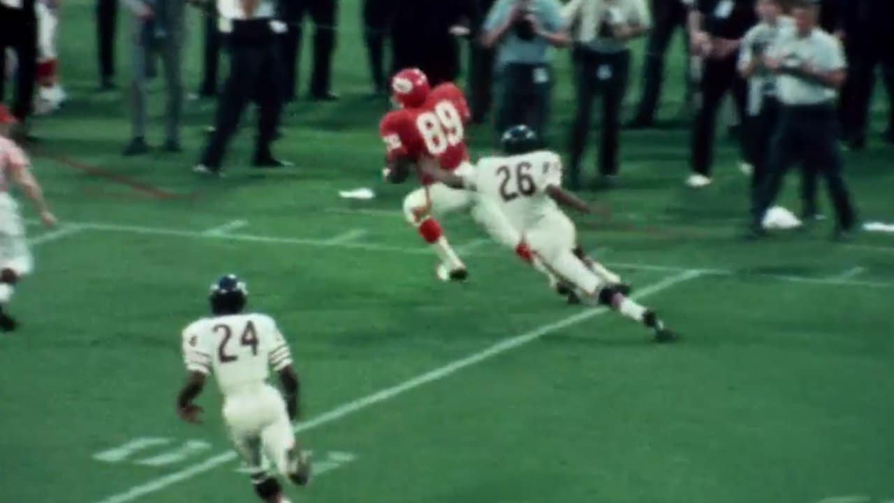 Otis Taylor makes a one-handed catch against the Bills in 1971 : r/NFLFandom