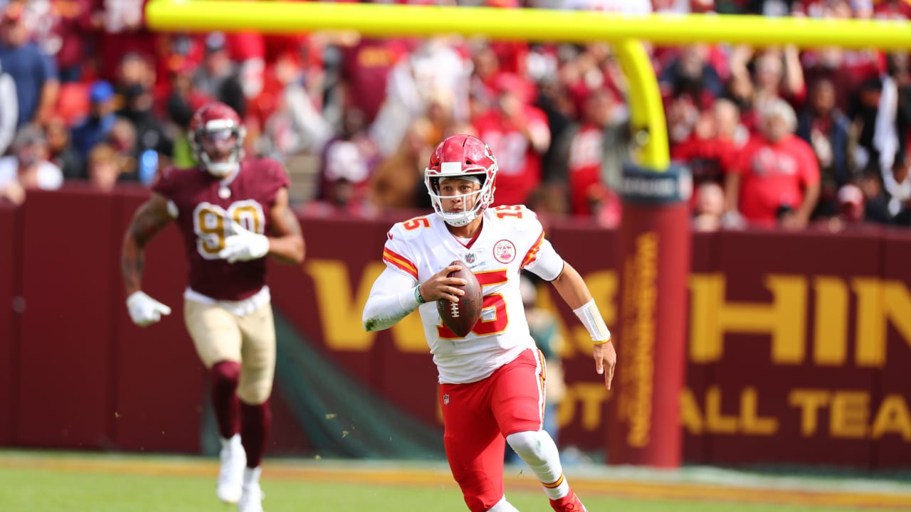 Patrick Mahomes Holds Down Turbo Button On 17-Yard Scramble