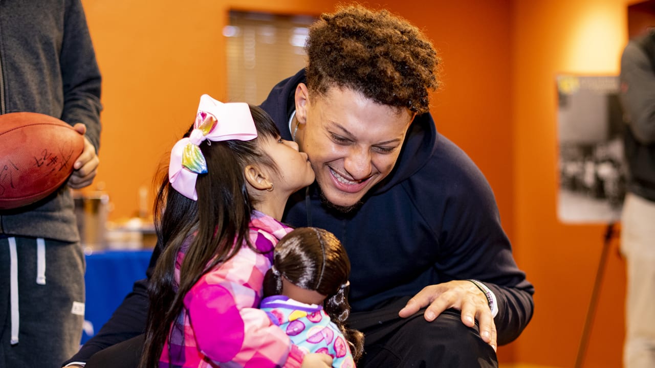 Patrick Mahomes Smiles with Daughter at Kansas City Chiefs' Family Day