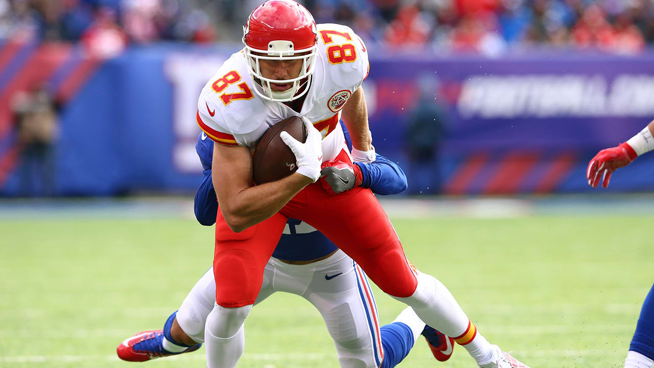 Chiefs Trail Giants, 6-3, at Halftime